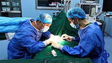 青岛滨海学院附属医院完成一例高难度自体动静脉内瘘手术
